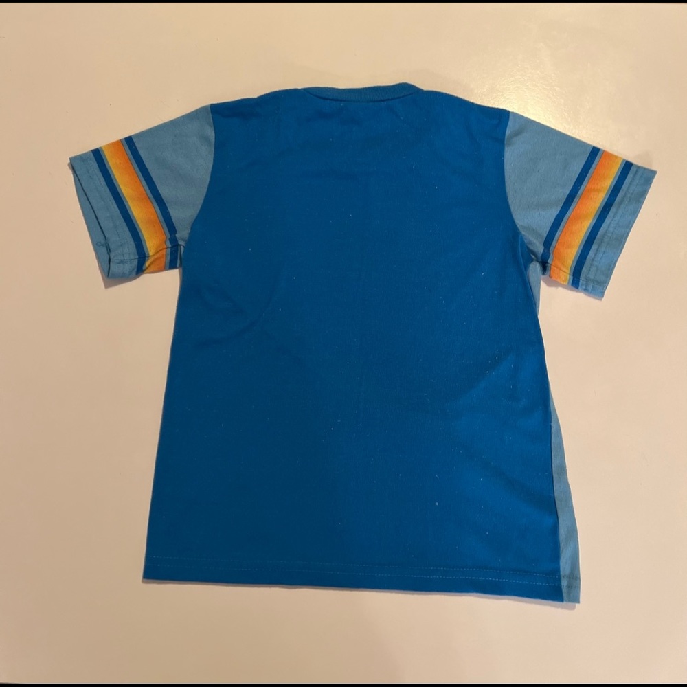 Bundle of 2 small kids shirts and 3 small kids athletic shorts - Picture 3 of 16